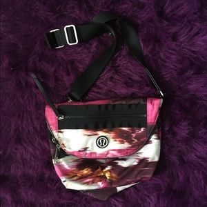 Lululemon festival bag